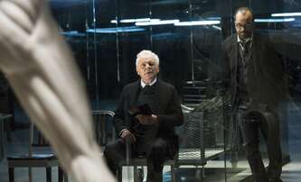2048: Anthony Hopkins si zahraje v dystopické sci-fi, kde se lidstvo přesunulo pod zem | Fandíme filmu