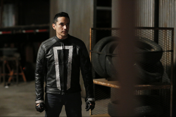 Agents of S.H.I.L.E.D.: Ghost Rider na fotkách a v traileru | Fandíme serialům