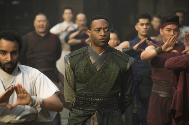 The Old Guard: Obsazení komiksového filmu od Netflixu doplní na Oscara nominovaný Chiwetel Ejiofor | Fandíme filmu