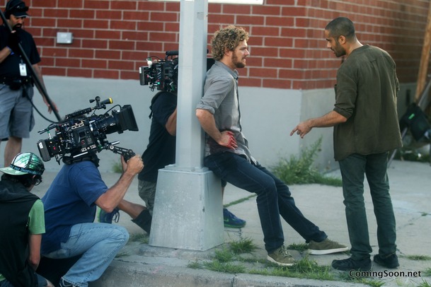 Iron Fist má datum premiéry. K tomu první oficiální fotka | Fandíme serialům