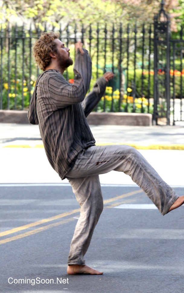 Iron Fist má datum premiéry. K tomu první oficiální fotka | Fandíme serialům