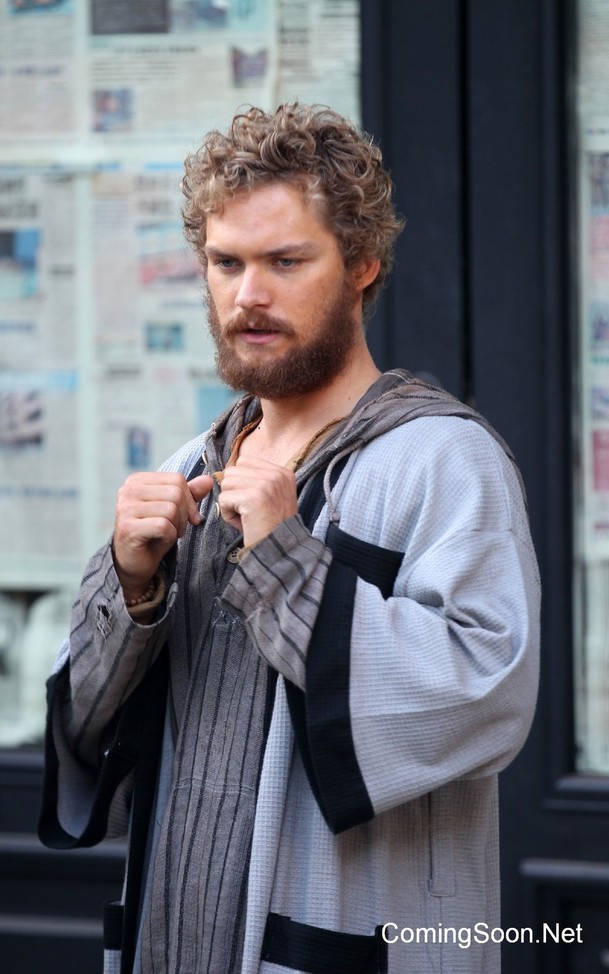 Iron Fist má datum premiéry. K tomu první oficiální fotka | Fandíme serialům