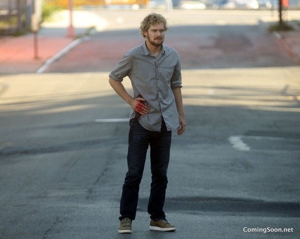 Iron Fist má datum premiéry. K tomu první oficiální fotka | Fandíme serialům