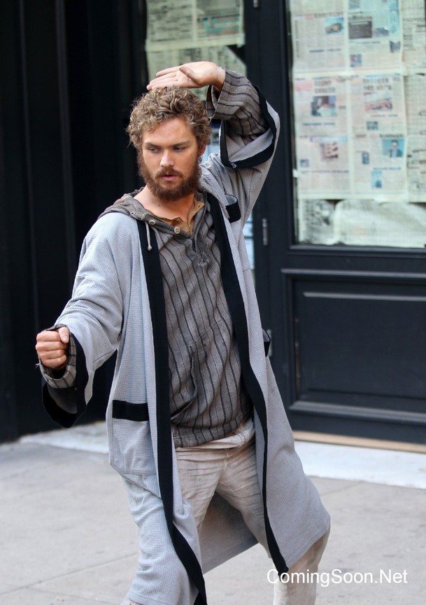 Iron Fist má datum premiéry. K tomu první oficiální fotka | Fandíme serialům