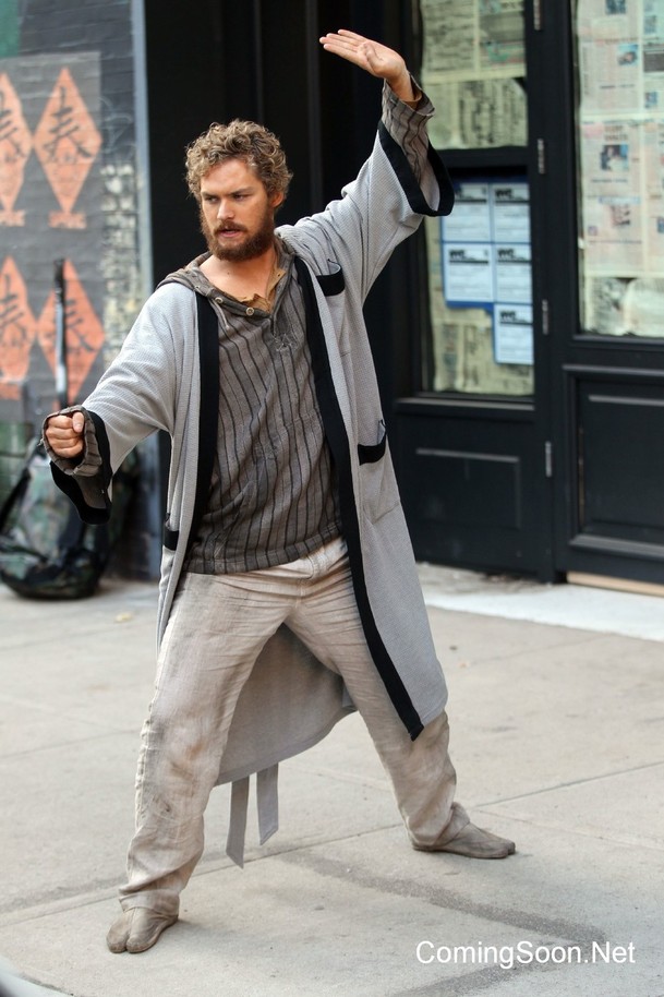 Iron Fist má datum premiéry. K tomu první oficiální fotka | Fandíme serialům