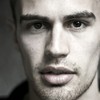 Theo James | Fandíme filmu