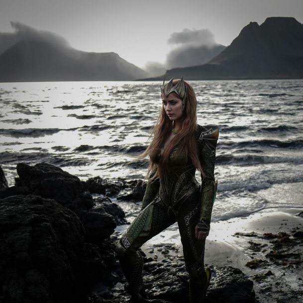 Aquaman: Amber Heard jako sexy Mera na první fotce | Fandíme filmu