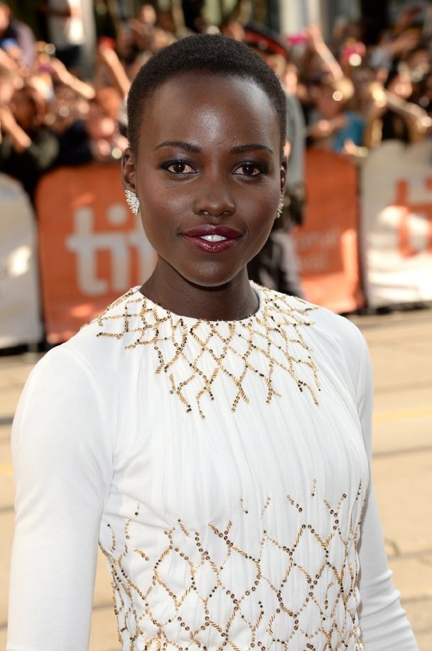 Lupita Nyong'o bude hlavní hvězdou sci-fi komedie ve stylu Můžu v černém | Fandíme filmu