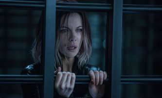 Twilight Of The Dead: Kate Beckinsale čeká boj proti zombíkům | Fandíme filmu