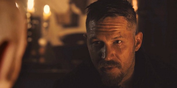 Taboo: Tom Hardy ovládá temná umění a mstí se | Fandíme serialům