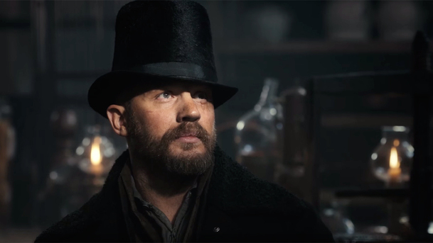 Taboo: Tom Hardy ovládá temná umění a mstí se | Fandíme serialům