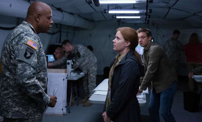 Simultaneous: V nové sci-fi vrah využívá k páchání zločinů reinkarnaci | Fandíme filmu