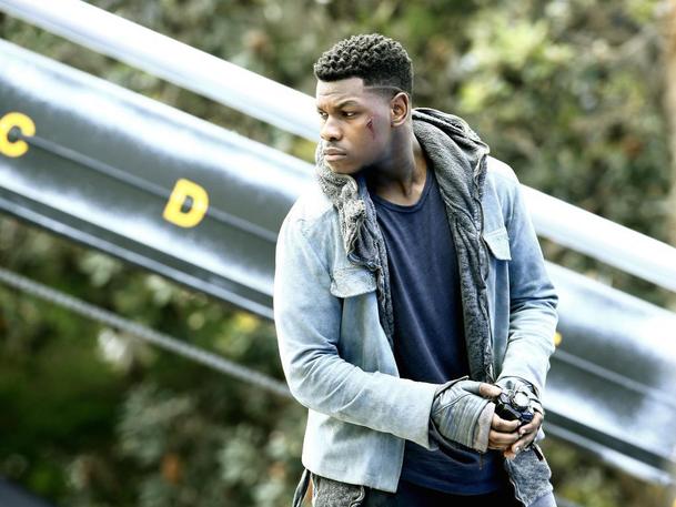 Pacific Rim 2: John Boyega na prvních fotkách z natáčení | Fandíme filmu