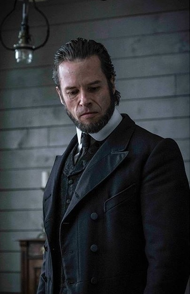 Brimstone: Guy Pearce jako anděl pomsty v horečnaté vizi | Fandíme filmu