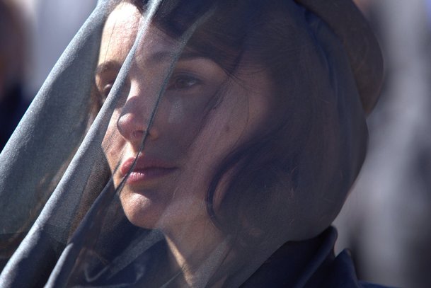 Jackie: Natalie Portman bojuje o Oscara jako vdova po Kennedym | Fandíme filmu