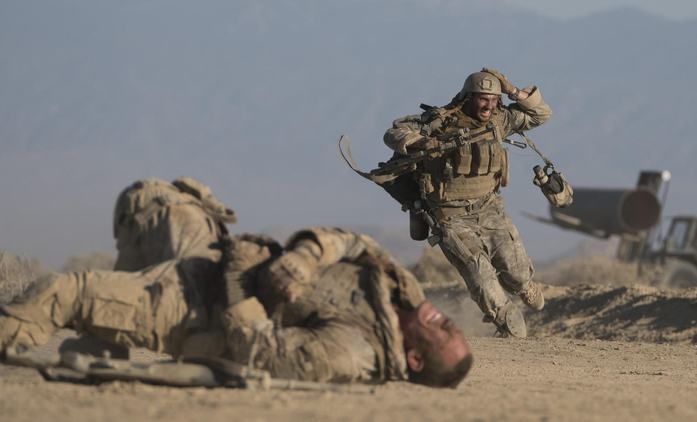 The Wall: Kick-Ass je terčem iráckého odstřelovače | Fandíme filmu