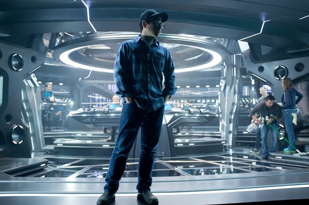 Glare: J.J. Abrams chystá sci-fi o kolonizaci vesmíru | Fandíme serialům