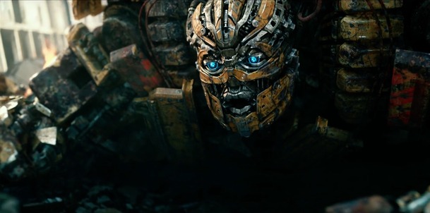 Transformers: Poslední rytíř: Děti a robot v novém klipu | Fandíme filmu