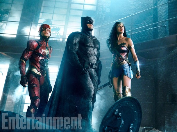 Justice League: Nová fotka s Batmanem, Wonder Woman a Flashem | Fandíme filmu