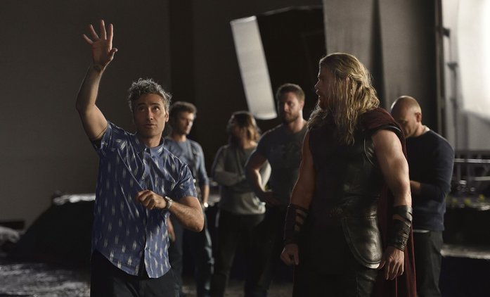 Thor: Ragnarok: Oficiální synopse a fotka ze zákulisí | Fandíme filmu