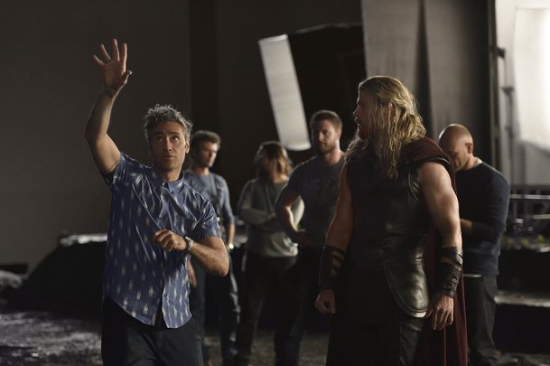 Thor: Ragnarok: Oficiální synopse a fotka ze zákulisí | Fandíme filmu