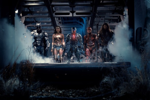 Justice League: Parádní fotka s celým týmem | Fandíme filmu