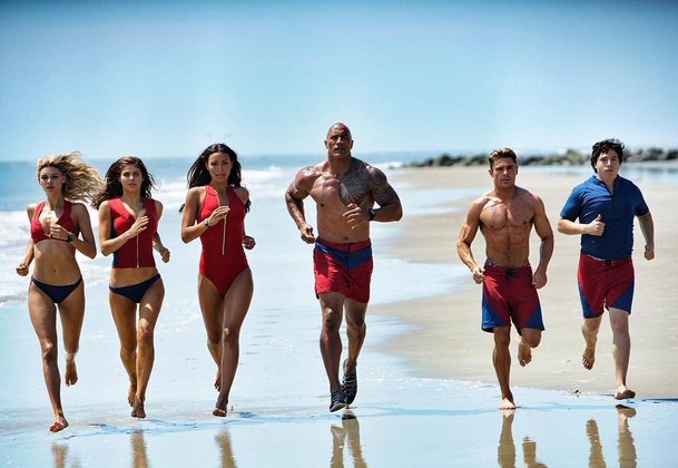 Dwayne Johnson s chutí převzal Zlatou malinu za Baywatch | Fandíme filmu