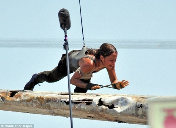 Tomb Raider: První fotky z natáčení | Fandíme filmu