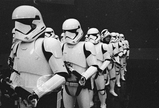 Star Wars: The Last Jedi: Rey, Finn a Poe na první promo fotce | Fandíme filmu