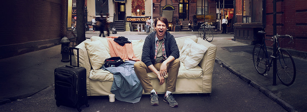 Crashing: Nový seriál s komikem Petem Holmesem v hlavní roli | Fandíme serialům