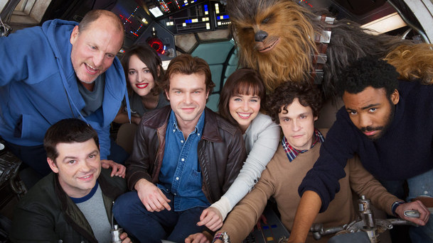 Han Solo: Vozidla, budovy i hrdina na fotkách z natáčení | Fandíme filmu