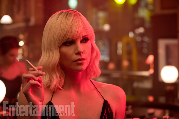 Atomic Blonde: Charlize Theron jako smrtící agent ve dvou teaserech | Fandíme filmu