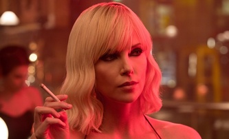 Atomic Blonde: Charlize Theron jako smrtící agent ve dvou teaserech | Fandíme filmu