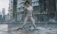 Ghost in the Shell: Souboj ve vodě v novém klipu | Fandíme filmu