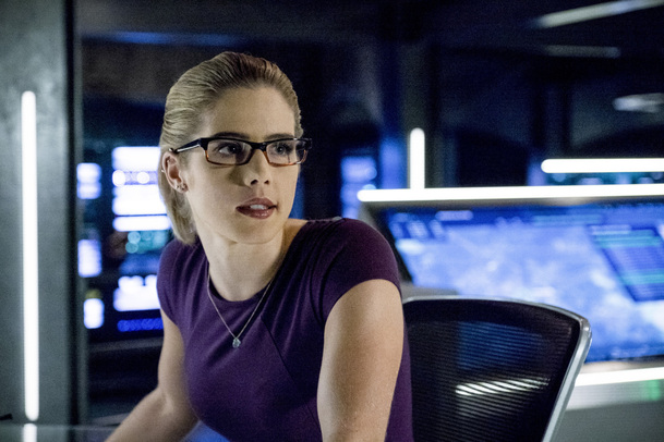 Arrow: V poslední řadě se dočkáme návratu Felicity | Fandíme serialům