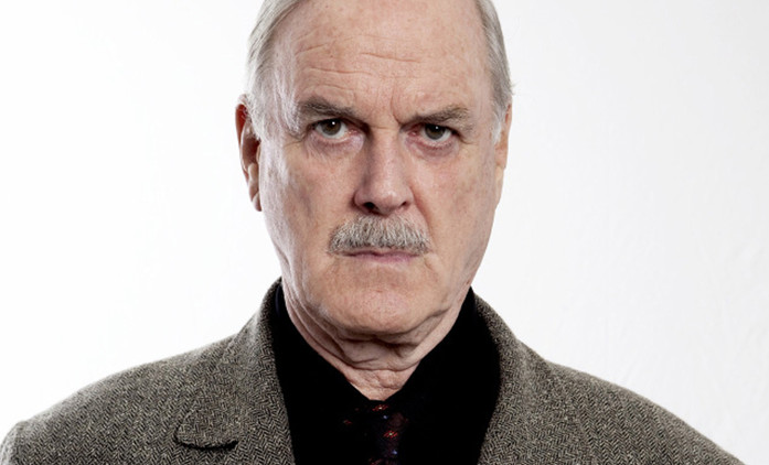 Edith: John Cleese se vrací na televizní obrazovky | Fandíme seriálům