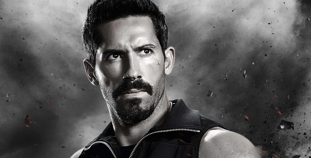 Batman: O roli usiloval ranař Scott Adkins - pusťte si castingové video | Fandíme filmu