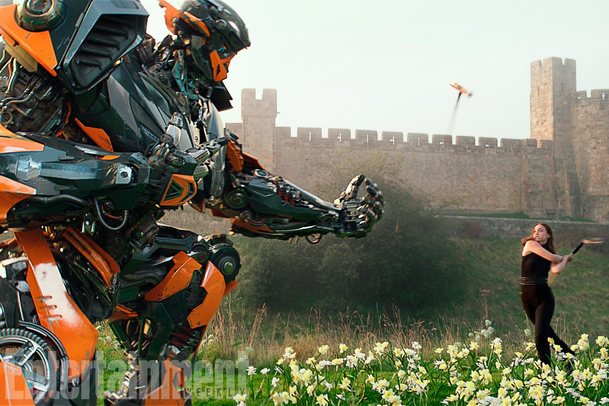 Transformers 5: Anthony Hopkins slibuje odpovědi v novém videu | Fandíme filmu