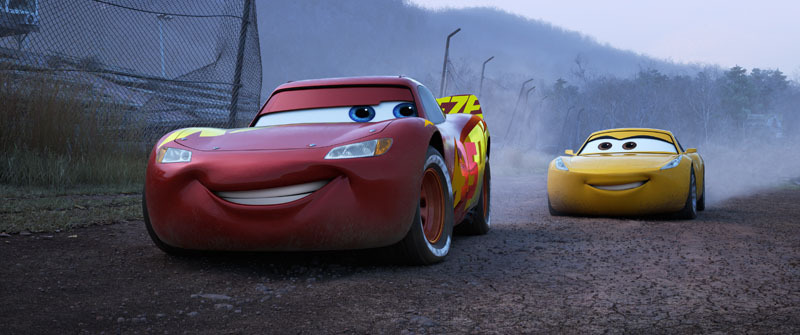Auta 3: Bleska McQueena pořád neopouští naděje v dalším traileru