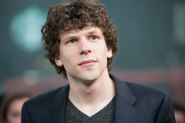 The Market: Jesse Eisenberg a J.J. Abrams mají společný projekt | Fandíme serialům