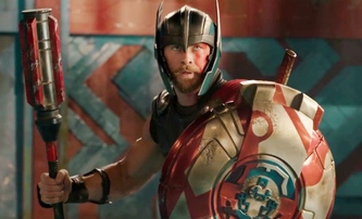 Avengers: Chris Hemsworth zavzpomínal na to, jak s kolegy vytáčel Whedona | Fandíme filmu