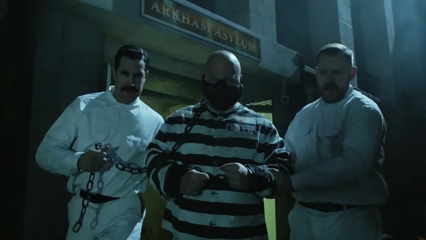 Gotham: Stane se z popravčího Barnese záporák Bane? | Fandíme serialům