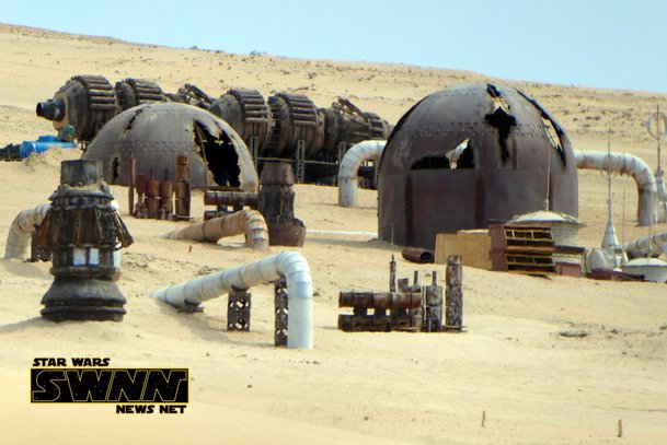 Han Solo: Vozidla, budovy i hrdina na fotkách z natáčení | Fandíme filmu