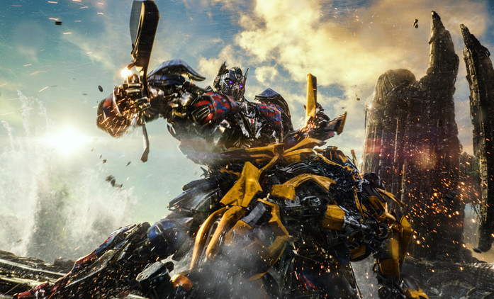 Bumblebee: Vliv Stevena Spielberga a nová fotky s hrdiny | Fandíme filmu