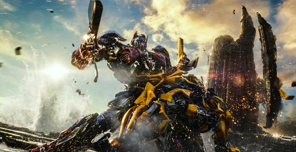 Bumblebee: Vliv Stevena Spielberga a nová fotky s hrdiny | Fandíme filmu