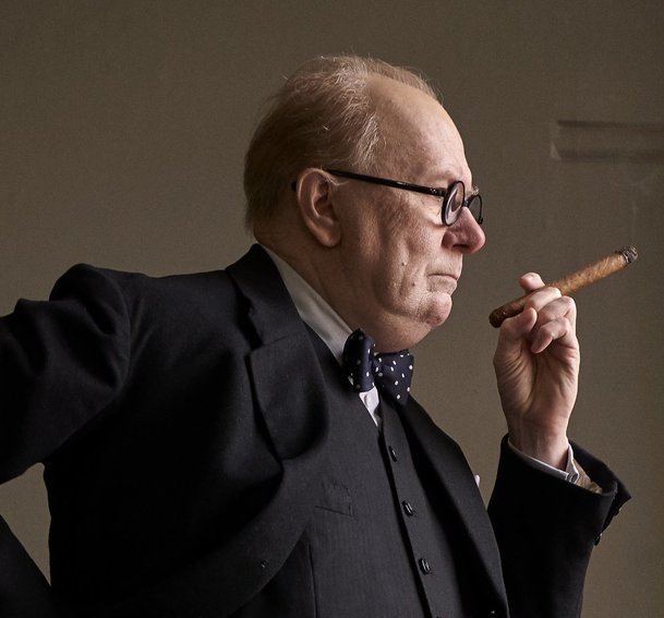 Darkest Hour: Gary Oldman se zcela převtělil v Churchilla | Fandíme filmu