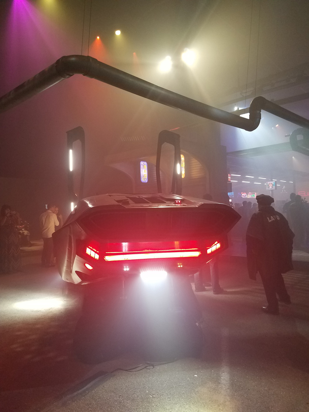 Blade Runner 2049: Fotky z Comic-Conu jsou nasáklé atmosférou | Fandíme filmu