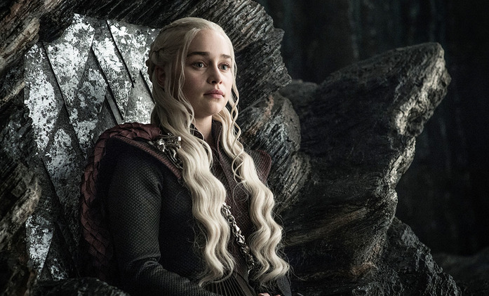 Hra o trůny: Emilia Clarke má nové tetování draků! | Fandíme seriálům