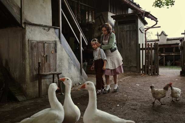 První dojmy: Po strništi bos neurazí, ale rozhodně nenadchne | Fandíme filmu