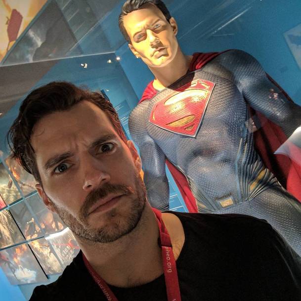 Freddy Mercury a kámoš Superman přinášejí vousatou legrácku | Fandíme filmu